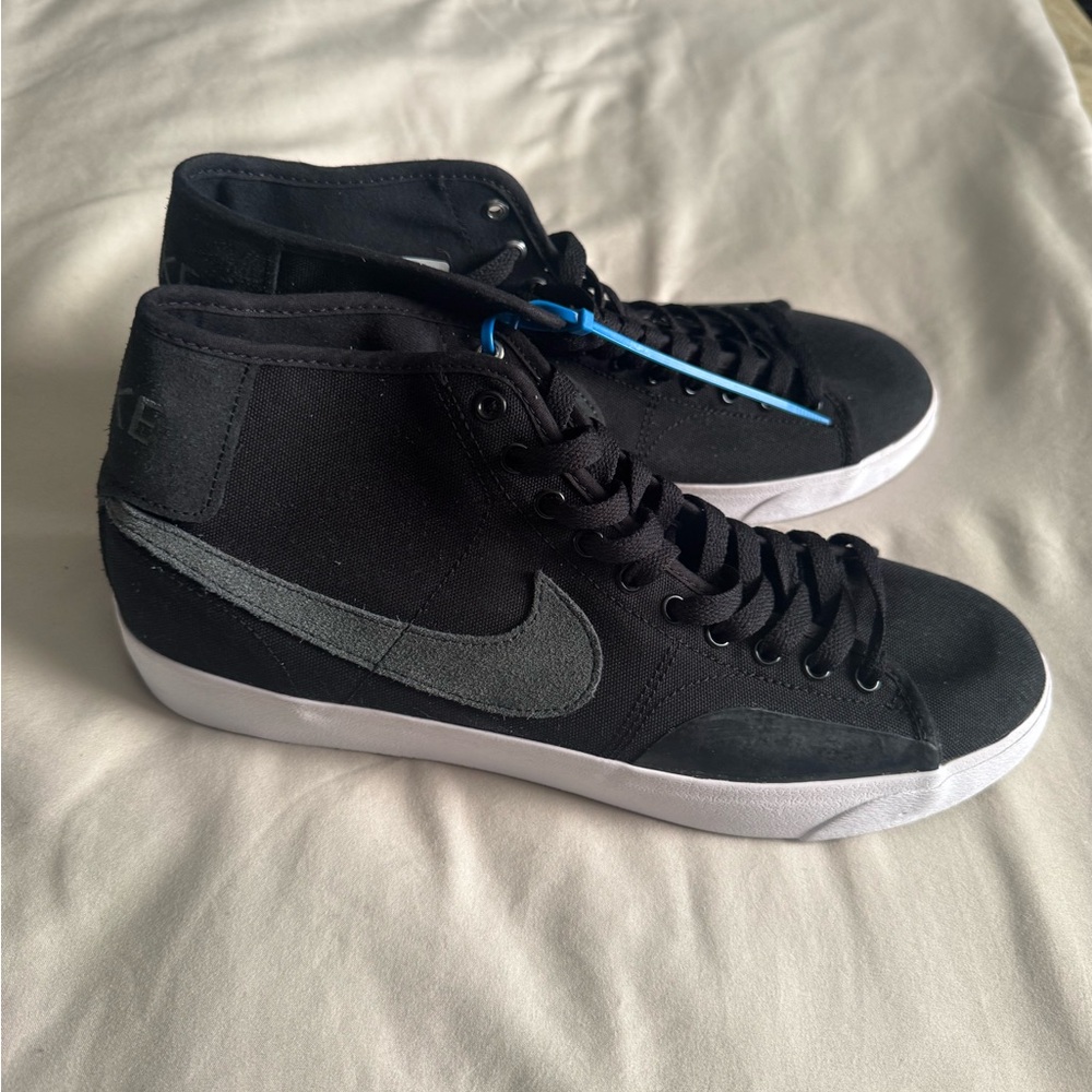 Nike SB BLZR Court Mid Premium Black & White - Picture 6 of 12